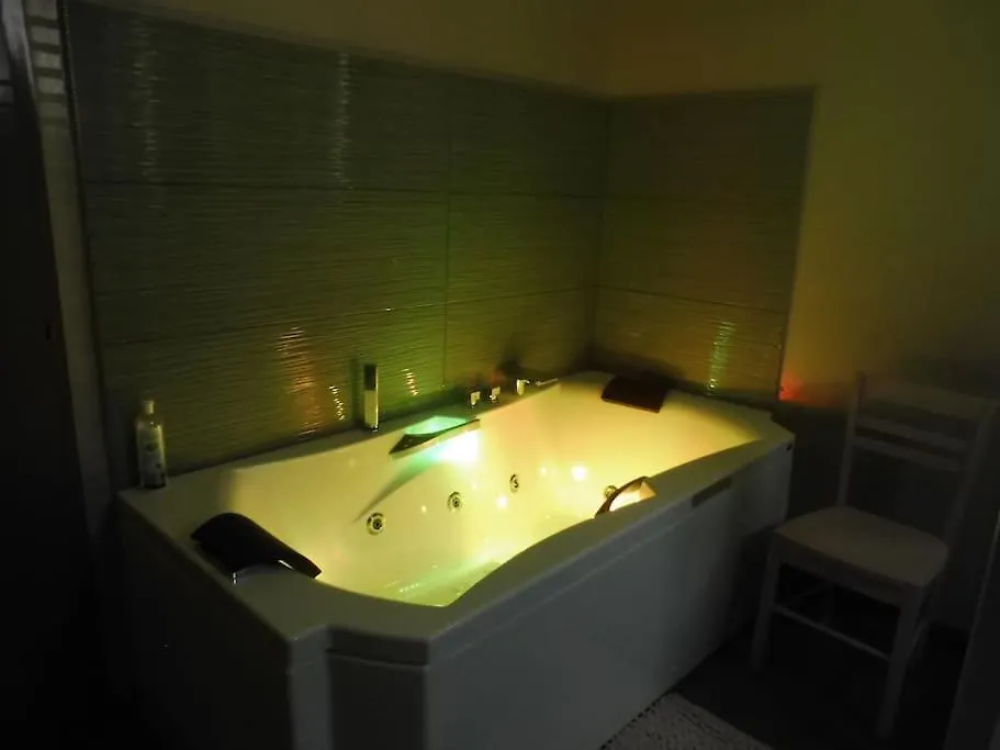 Agreable Maison De Ville, Proche Du Centre Ville Vichy 0*,