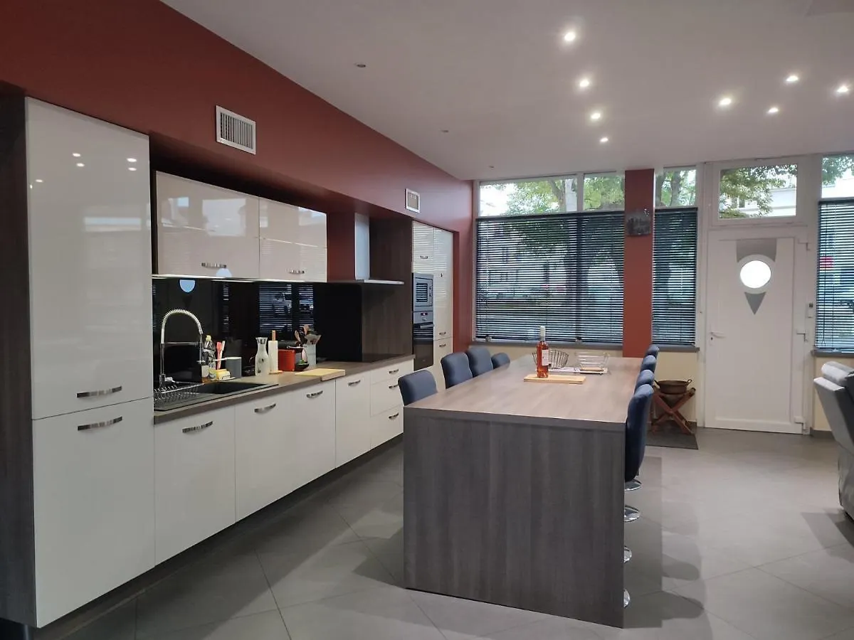Agreable Maison De Ville, Proche Du Centre Ville Vichy